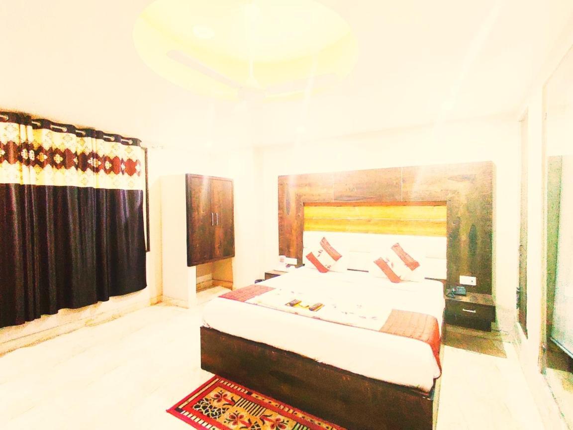 Hotel Amour By Rpi New Delhi Buitenkant foto